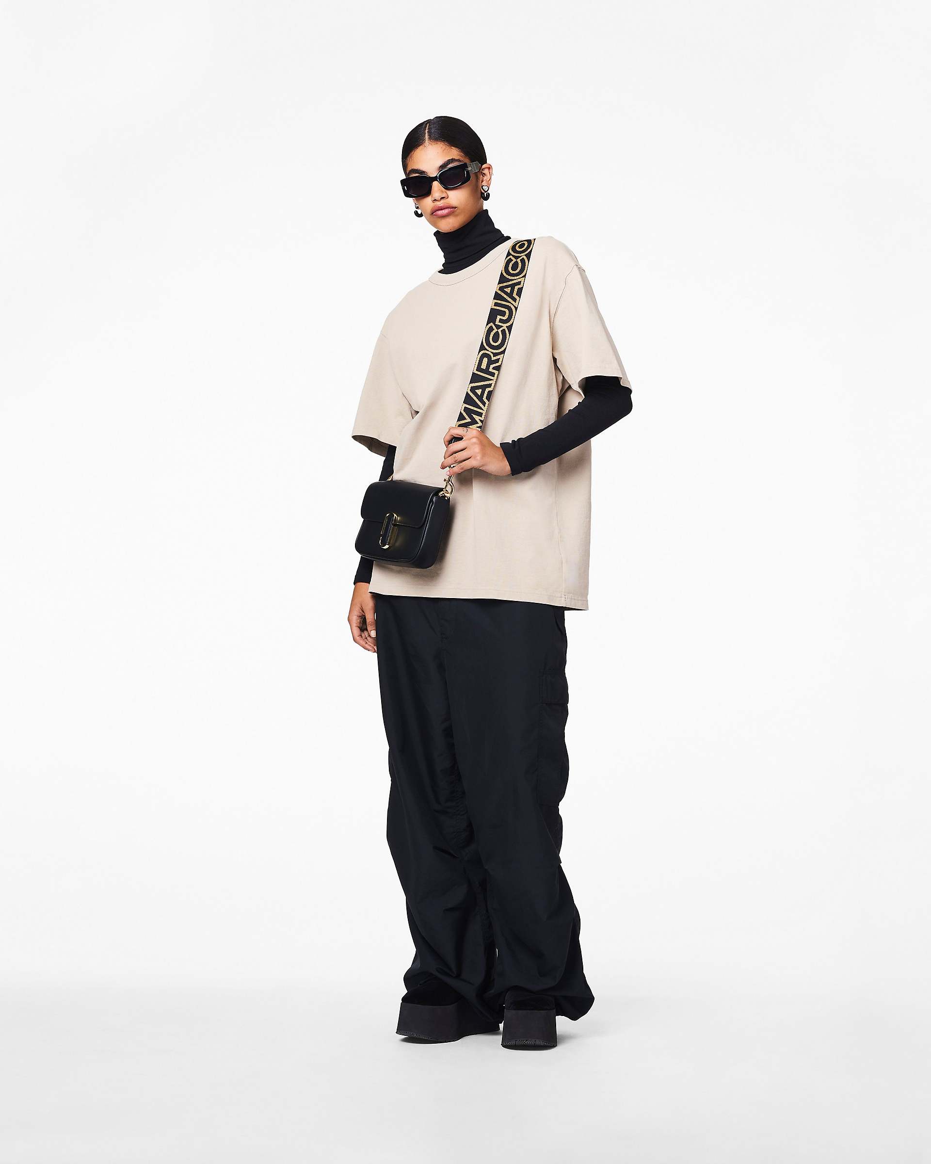 The Outline Logo Webbing Strap - Black/Gold | Marc Jacobs US
