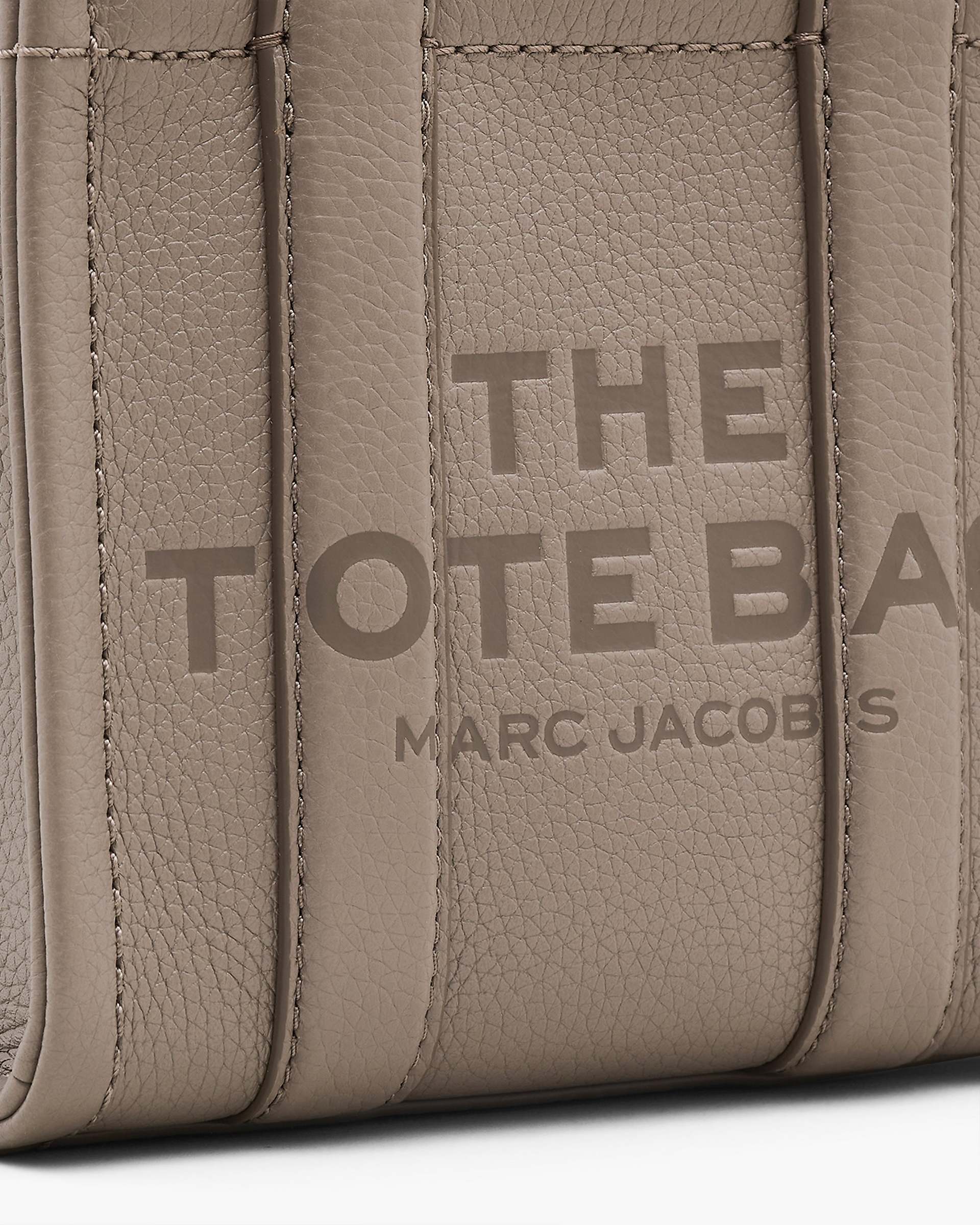 The Leather Crossbody Tote Bag - Cement | Marc Jacobs online