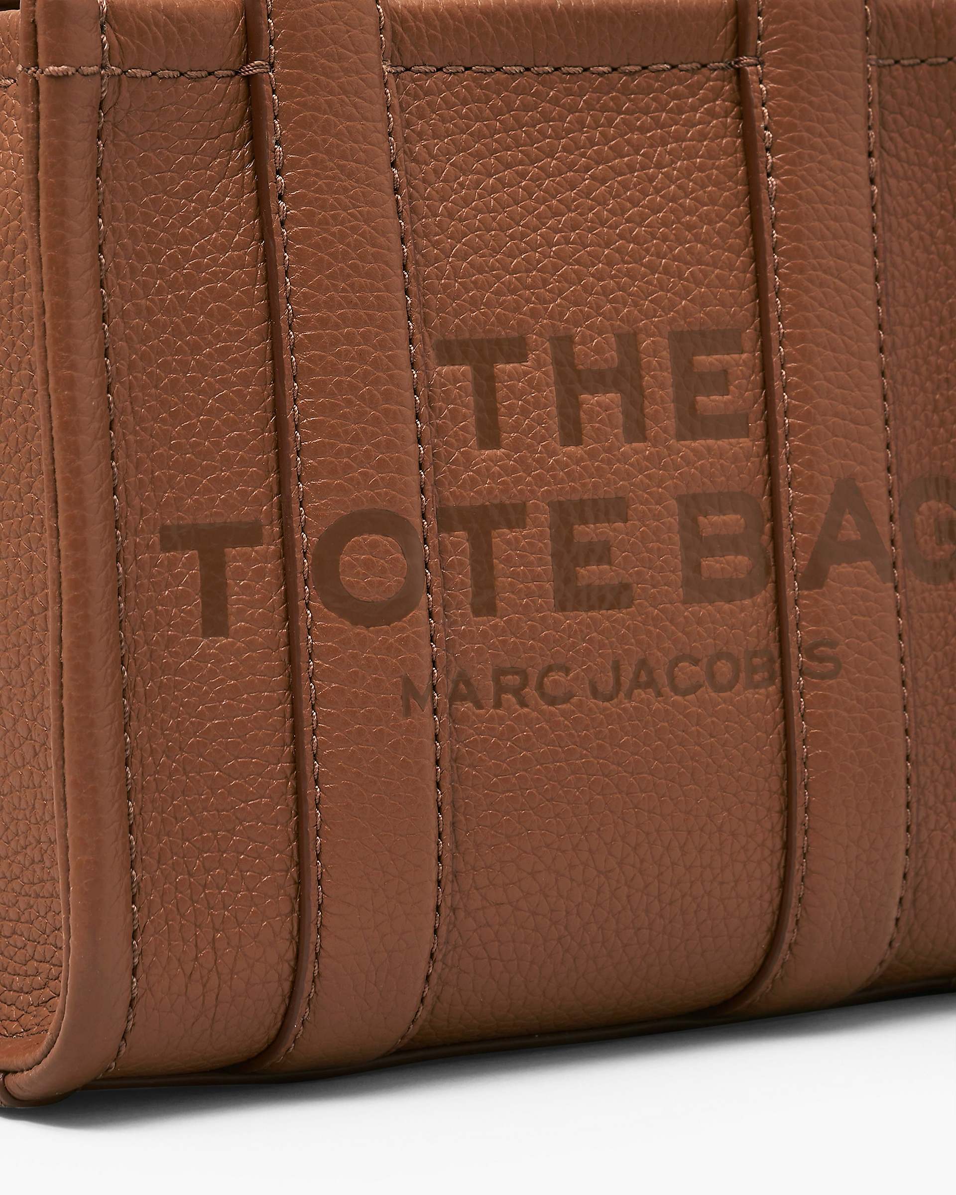 The Leather Crossbody Tote Bag - Argan Oil | Marc Jacobs on sale