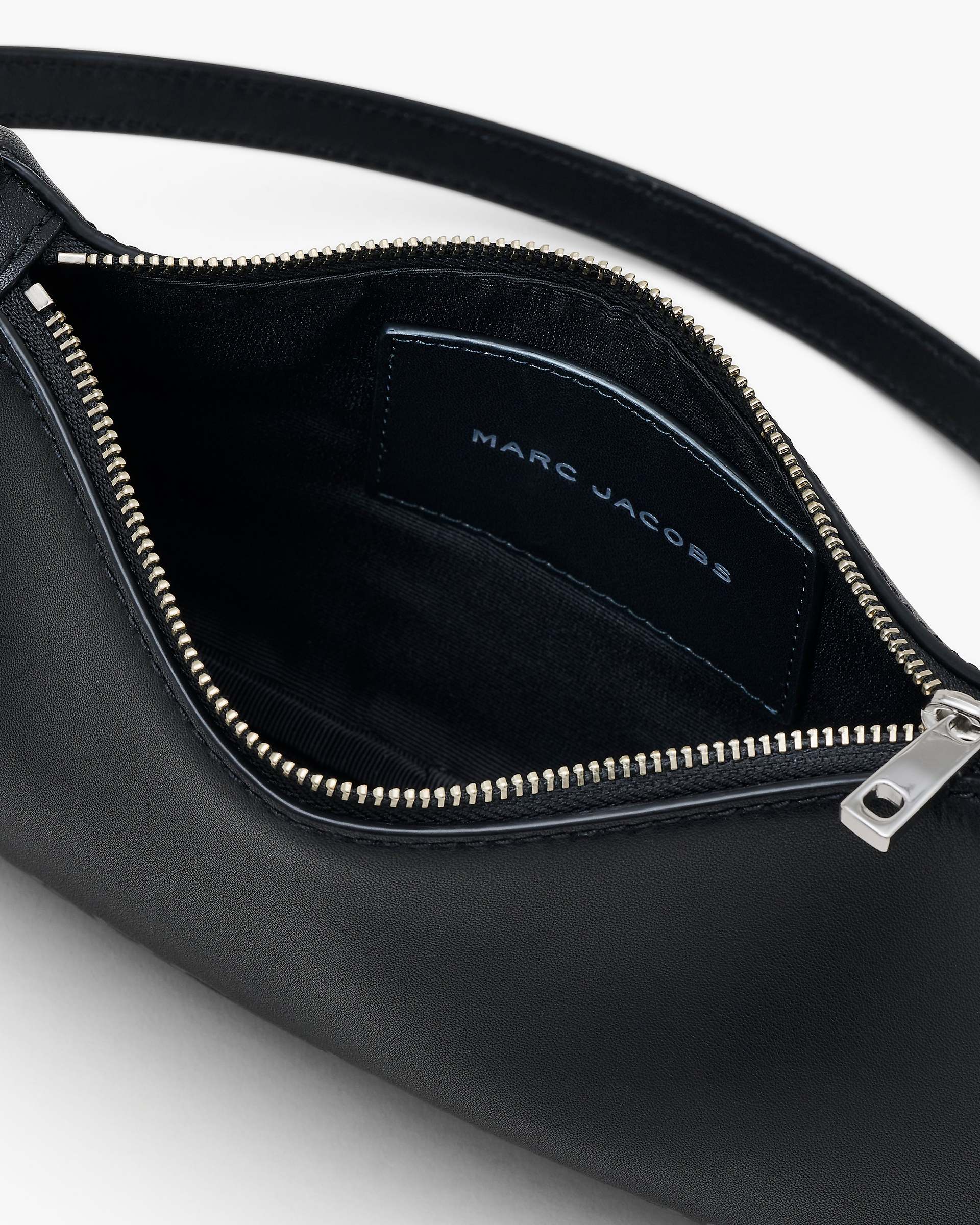 The Star Charm Shoulder Bag - Black | Marc Jacobs online